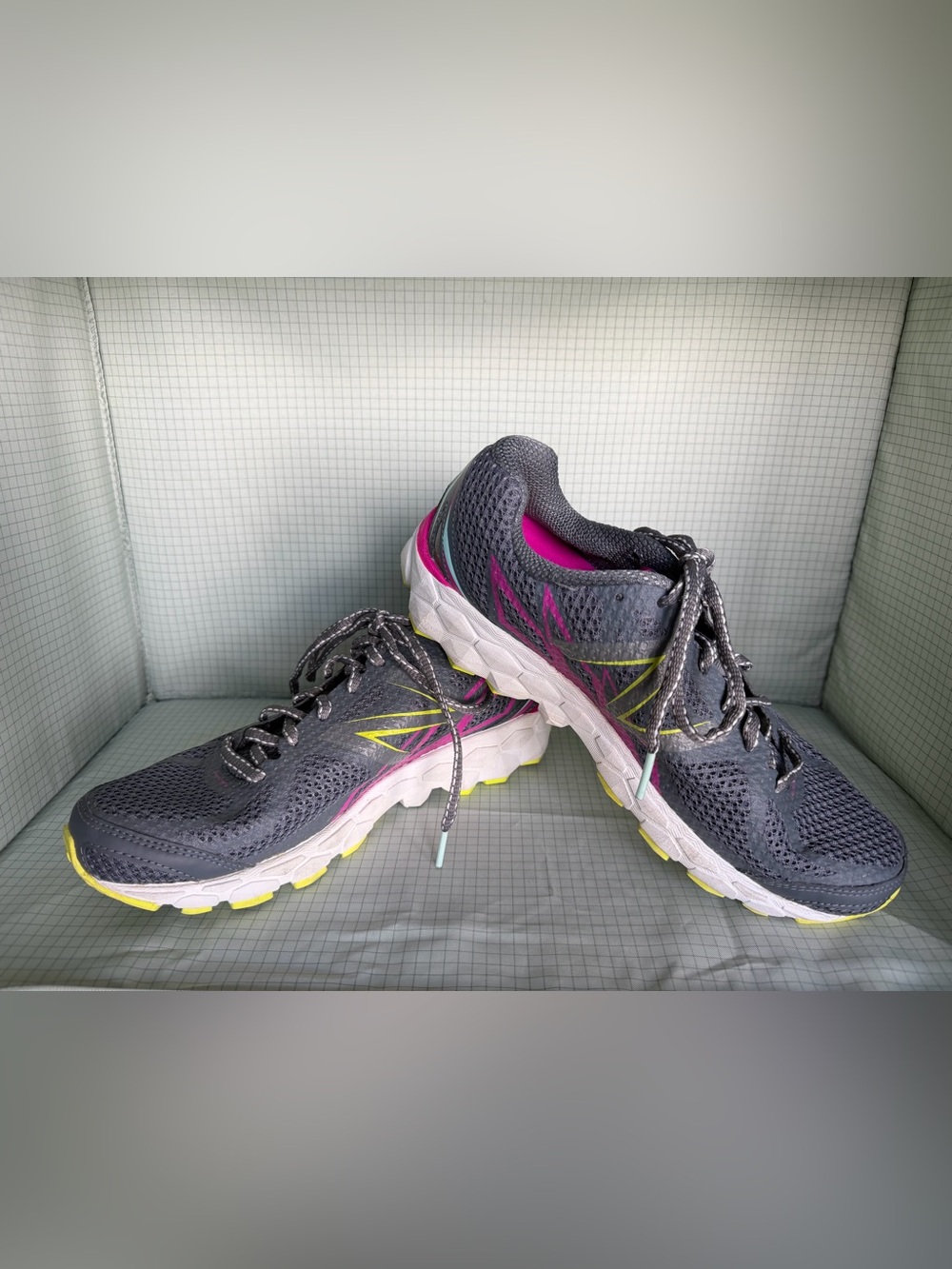 New Balance 3190 fabric mesh athletic shoe